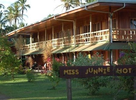 Miss Junies Lodge Tortuguero Eksteriør bilde