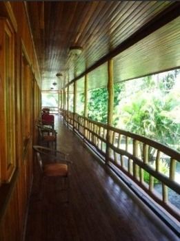 Miss Junies Lodge Tortuguero Eksteriør bilde