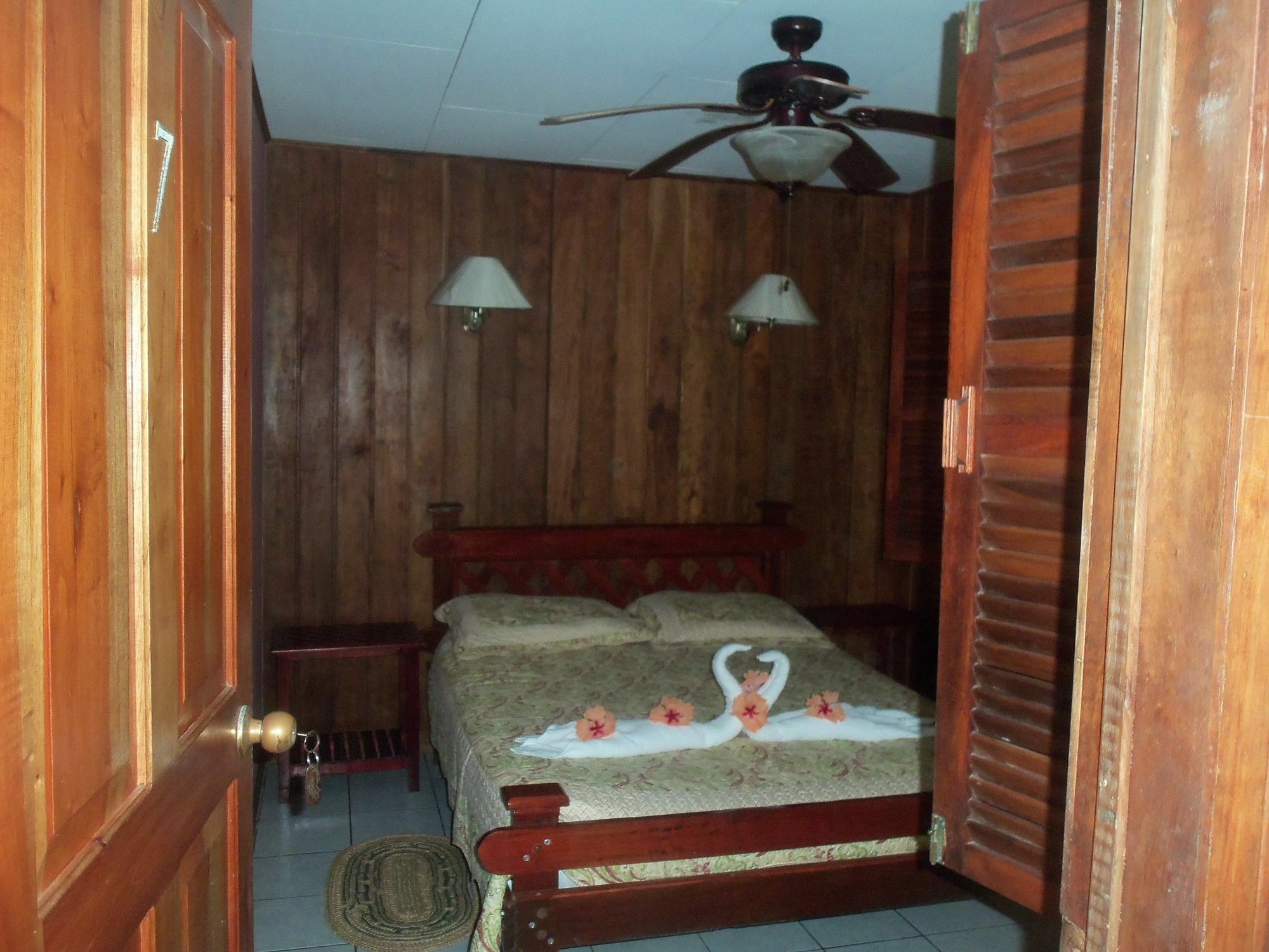 Miss Junies Lodge Tortuguero Eksteriør bilde